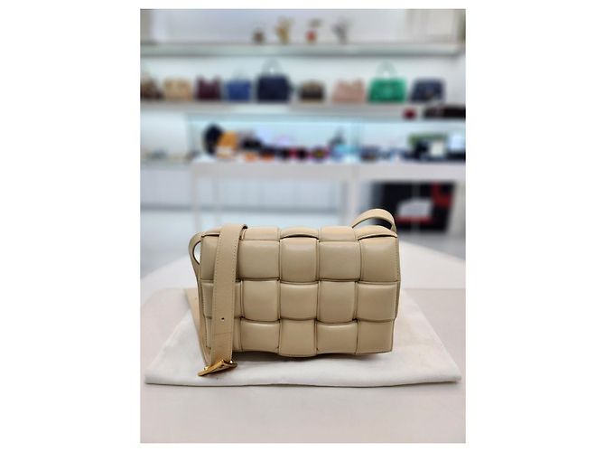 Cassette Bottega Veneta Bolsa transversal acolchoada de aveia Marrom - vista 2