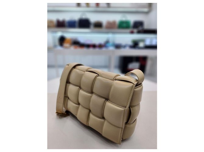 Cassette Bottega Veneta Bolsa transversal acolchoada de aveia Marrom - vista 5
