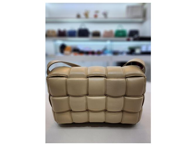 Cassette Bottega Veneta Bolsa transversal acolchoada de aveia Marrom - vista 6