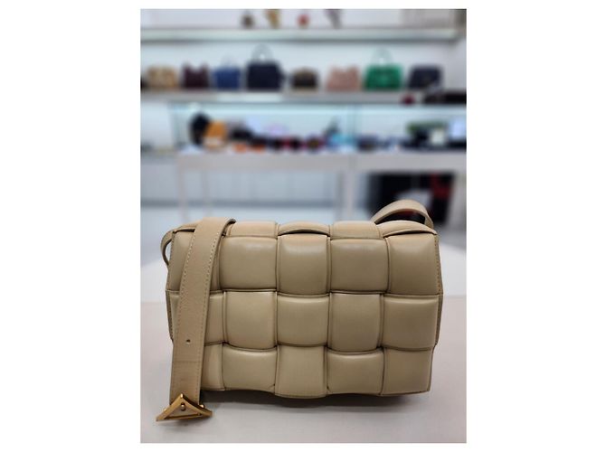 Cassette Bottega Veneta Bolsa transversal acolchoada de aveia Marrom - vista 9