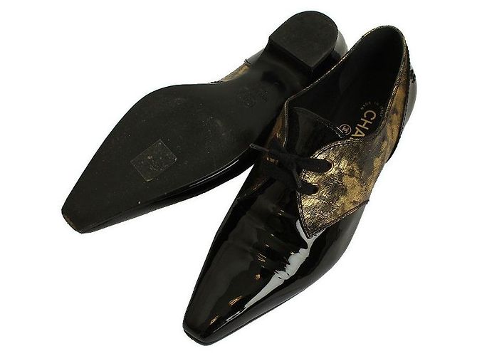 Chanel Mocassino Goldie in vernice nera con lacci Nero - vista 3