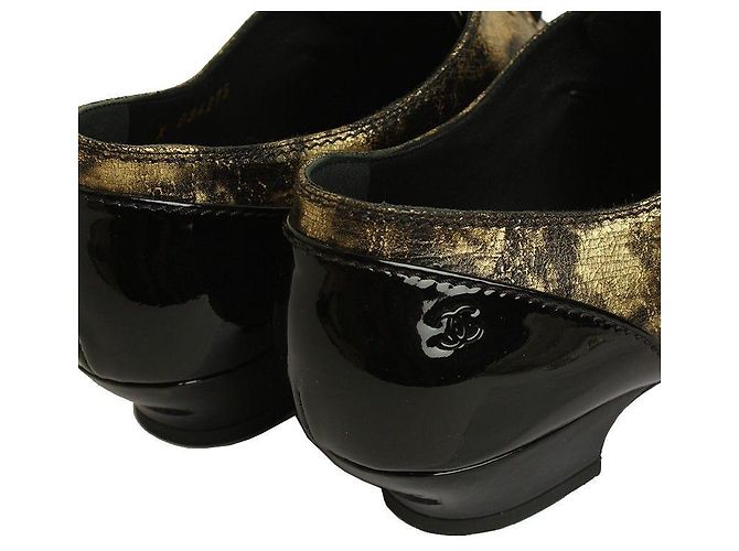 Chanel Mocassino Goldie in vernice nera con lacci Nero - vista 5