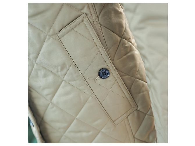 Burberry Nova Jaqueta Matelassada Frankby em Lona Bege de Poliéster Multicor - vista 11