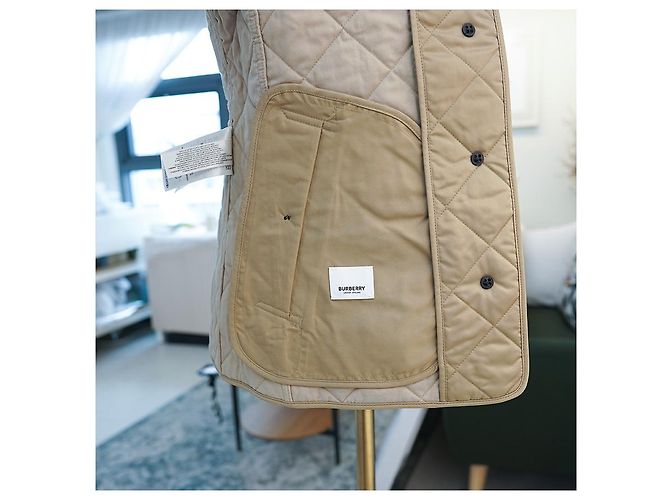 Burberry Nova Jaqueta Matelassada Frankby em Lona Bege de Poliéster Multicor - vista 15