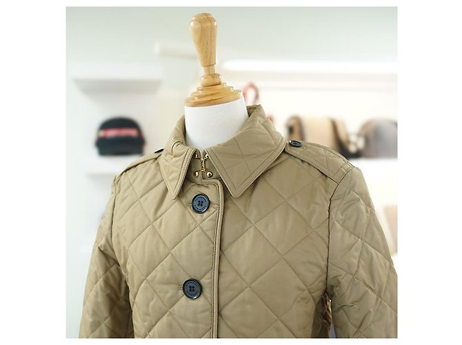 Burberry Nova Jaqueta Matelassada Frankby em Lona Bege de Poliéster Multicor - vista 3