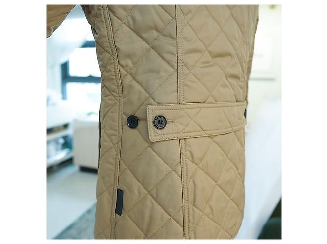 Burberry Nova Jaqueta Matelassada Frankby em Lona Bege de Poliéster Multicor - vista 5