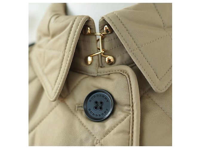 Burberry Nova Jaqueta Matelassada Frankby em Lona Bege de Poliéster Multicor - vista 8