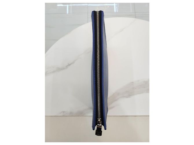 Pochette Voyage MM Taiga de Louis Vuitton Bleu - vue 11