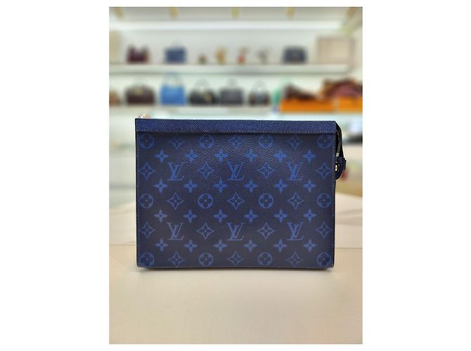 Pochette Voyage MM Taiga de Louis Vuitton Bleu - vue 9