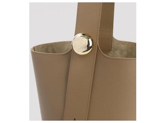 Loewe Secchiello Medio Pebble in Pelle di Vitello Liscia - vista 6