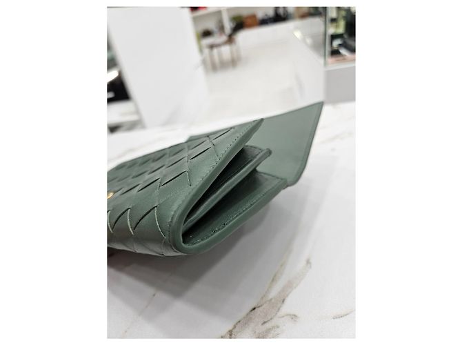 Bottega Veneta Gran billetera con solapa Intrecciato Verde - vista 12