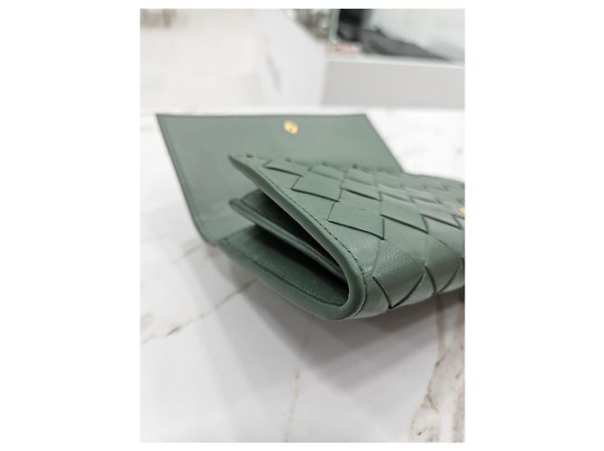 Bottega Veneta Gran billetera con solapa Intrecciato Verde - vista 13