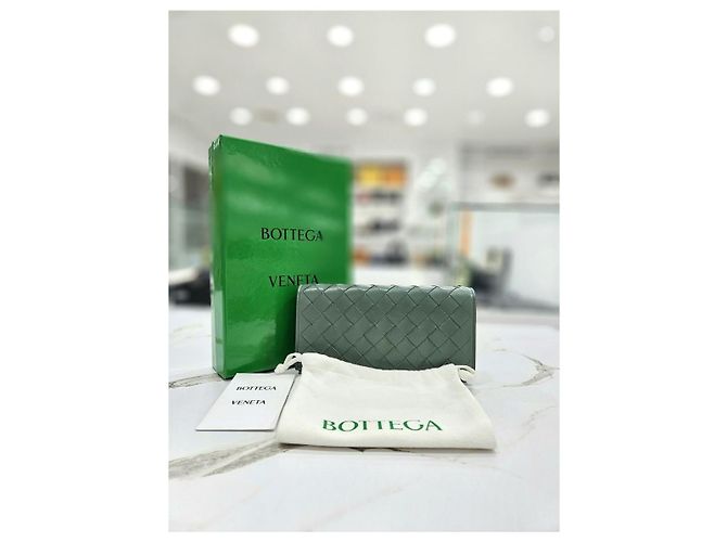 Bottega Veneta Gran billetera con solapa Intrecciato Verde - vista 3