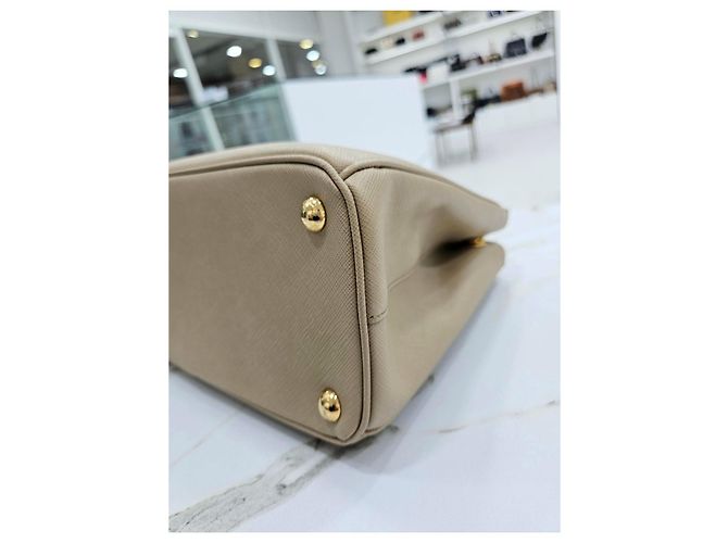 Prada Borsa Tote Media Saffiano Beige Sabbia Marrone - vista 25