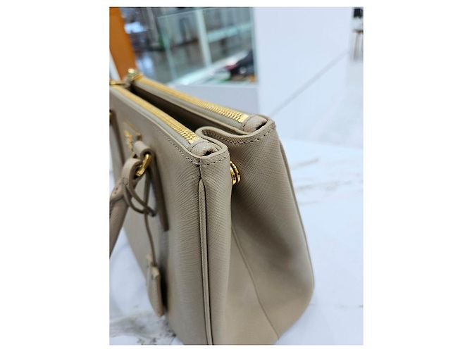 Prada Borsa Tote Media Saffiano Beige Sabbia Marrone - vista 28
