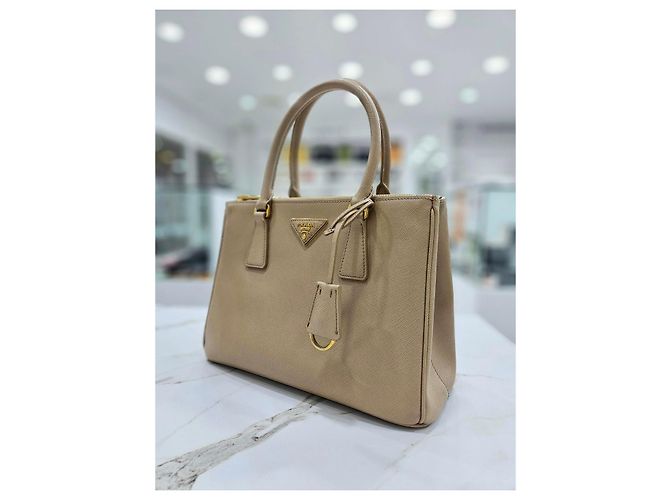 Prada Borsa Tote Media Saffiano Beige Sabbia Marrone - vista 3