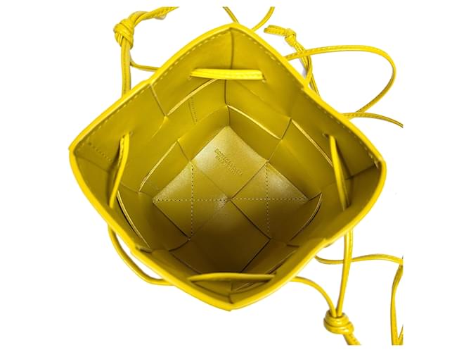 Bottega Veneta Mini borsa a secchiello Cassette Giallo - vista 5