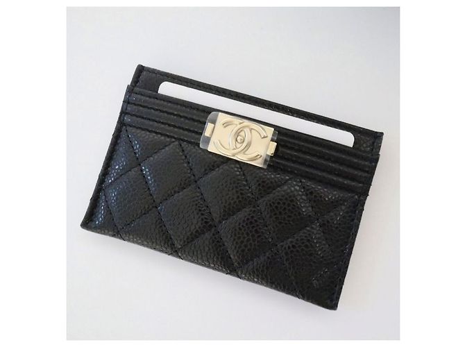 Chanel Tarjetero Boy Caviar Baño de Oro Negro - vista 3