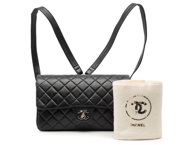 Schwarzer mittlerer Rucksack aus gestepptem Lammleder von Chanel - Ansicht 12