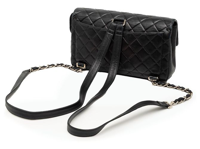 Schwarzer mittlerer Rucksack aus gestepptem Lammleder von Chanel - Ansicht 2