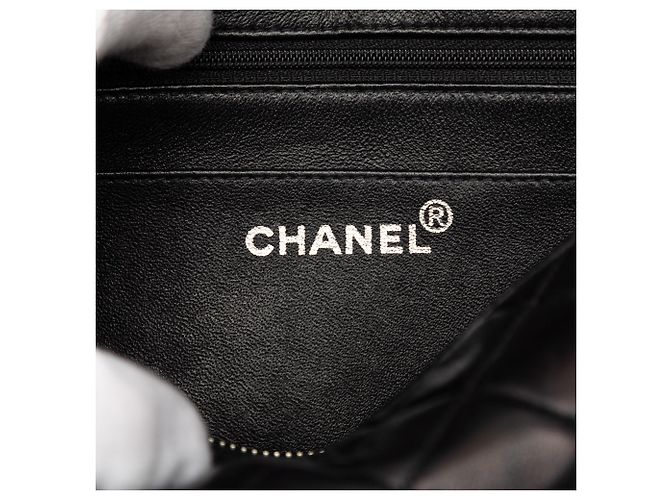 Schwarzer mittlerer Rucksack aus gestepptem Lammleder von Chanel - Ansicht 5