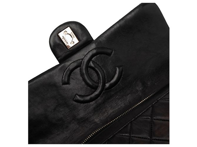 Schwarzer mittlerer Rucksack aus gestepptem Lammleder von Chanel - Ansicht 7