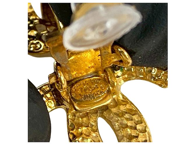 Goldene CC Loop-Ohrclips von Chanel - Ansicht 5