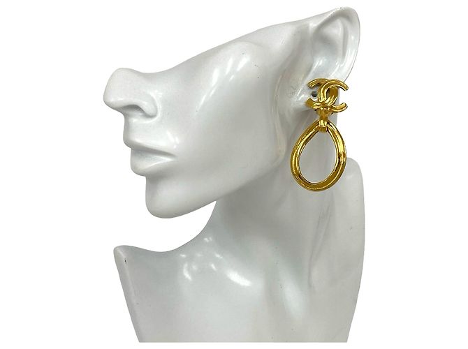 Goldene CC Loop-Ohrclips von Chanel - Ansicht 6