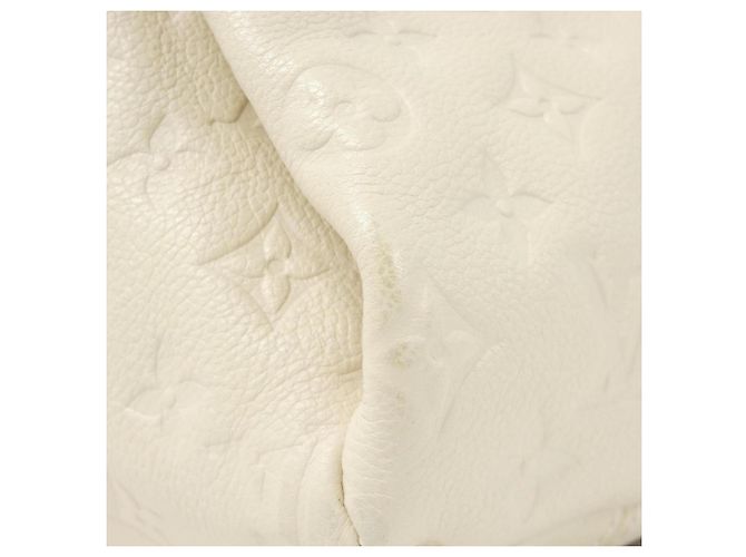 Borsa a Spalla Artsy MM in Monogram Empreinte di Louis Vuitton Bianco - vista 3