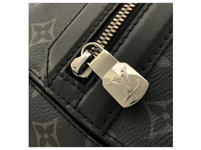 Borsa a Spalla Louis Vuitton Monogram Eclipse Odyssey MM M44224 Nero - vista 4