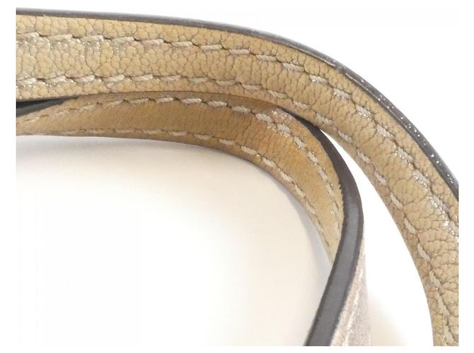 Loewe Handtasche Silber mit goldener Hardware - Ansicht 8