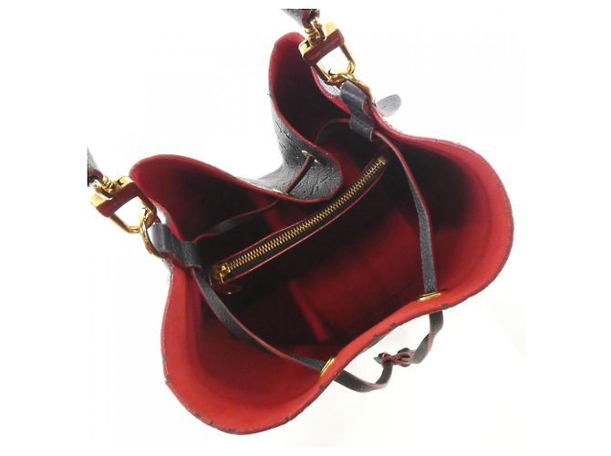 Néonoé Borsa a Spalla Neo Noé in Monogram Empreinte Louis Vuitton Rosso - vista 8