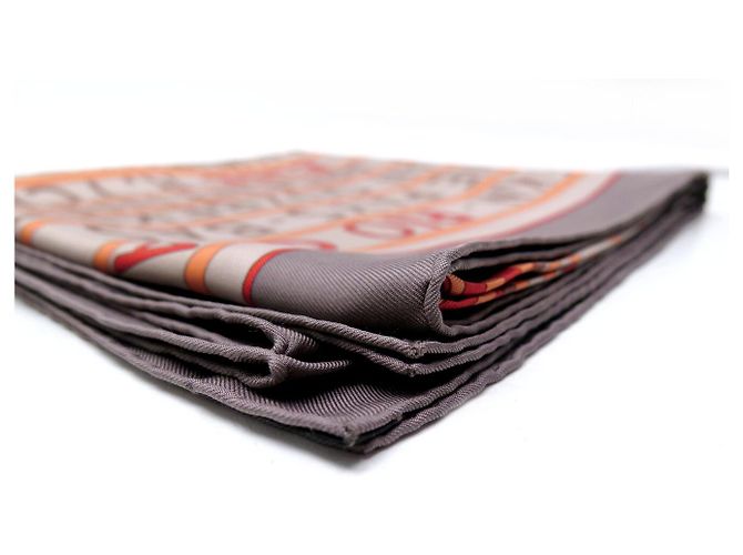 Hermès SCIALLE HERMES LE FONTI DELLA VITA RAWYLER 90 SETA BEIGE - vista 12