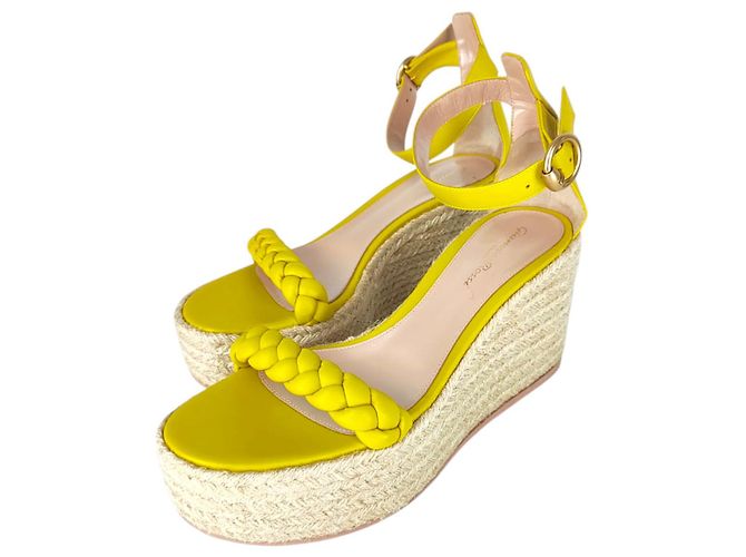 Sandali con zeppa Merida 90 gialli di Gianvito Rossi Giallo - vista 3