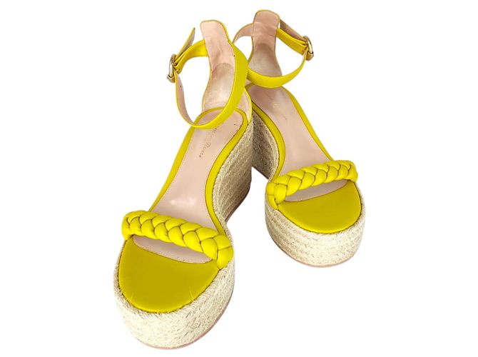 Sandali con zeppa Merida 90 gialli di Gianvito Rossi Giallo - vista 4