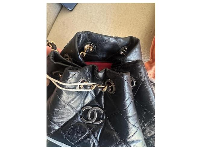 Bolsa saco Chanel Gabrielle em couro preto - vista 10