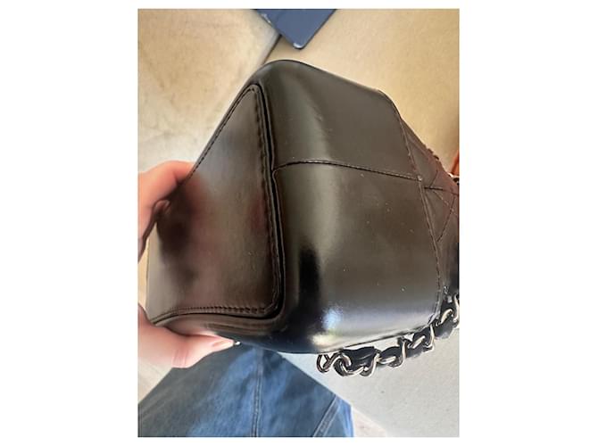 Bolsa saco Chanel Gabrielle em couro preto - vista 12