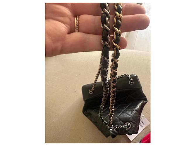 Bolsa saco Chanel Gabrielle em couro preto - vista 13