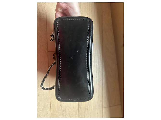Bolsa saco Chanel Gabrielle em couro preto - vista 3