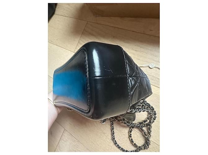 Bolsa saco Chanel Gabrielle em couro preto - vista 5