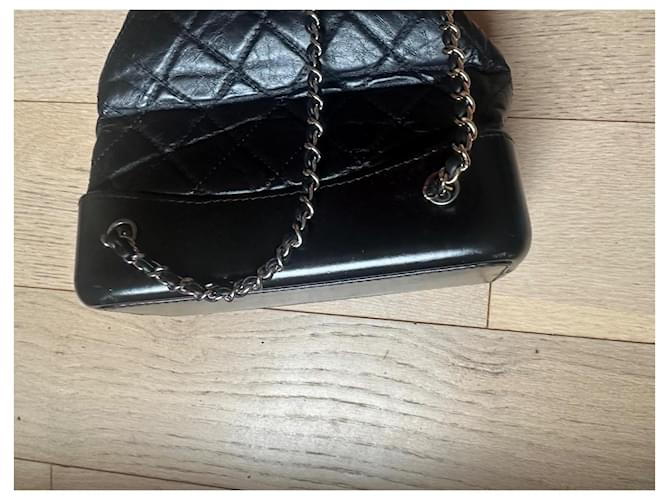 Bolsa saco Chanel Gabrielle em couro preto - vista 9