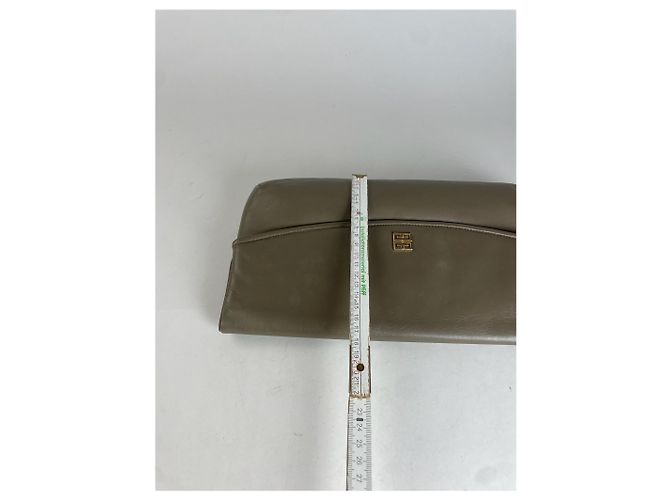 Clutch in pelle vintage Givenchy grigio marrone - vista 8