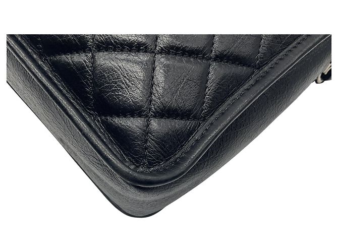 Borsa a spalla in pelle di vitello invecchiata trapuntata con logo CC in nero e hardware argentato di Chanel - vista 11