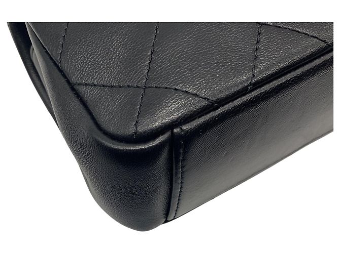 Borsa a tracolla in pelle trapuntata Chanel nera / dorata con logo CC Nero - vista 8