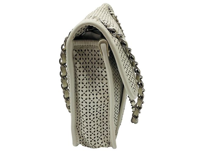 Borsa a tracolla Chanel in pelle perforata bianca Up In The Air con hardware argentato Bianco - vista 2