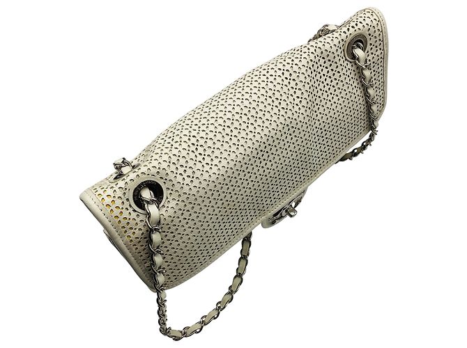 Borsa a tracolla Chanel in pelle perforata bianca Up In The Air con hardware argentato Bianco - vista 4
