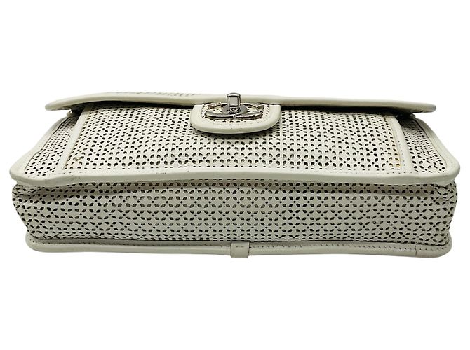 Borsa a tracolla Chanel in pelle perforata bianca Up In The Air con hardware argentato Bianco - vista 5