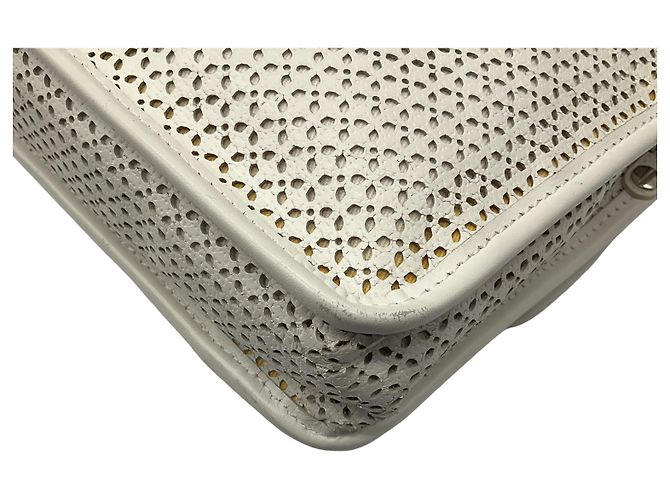 Borsa a tracolla Chanel in pelle perforata bianca Up In The Air con hardware argentato Bianco - vista 9