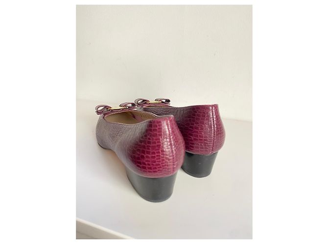 Salvatore Ferragamo Bordeauxfarbene Lederpumps mit Vara-Schleife - Ansicht 2