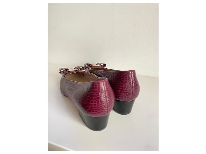 Salvatore Ferragamo Bordeauxfarbene Lederpumps mit Vara-Schleife - Ansicht 3